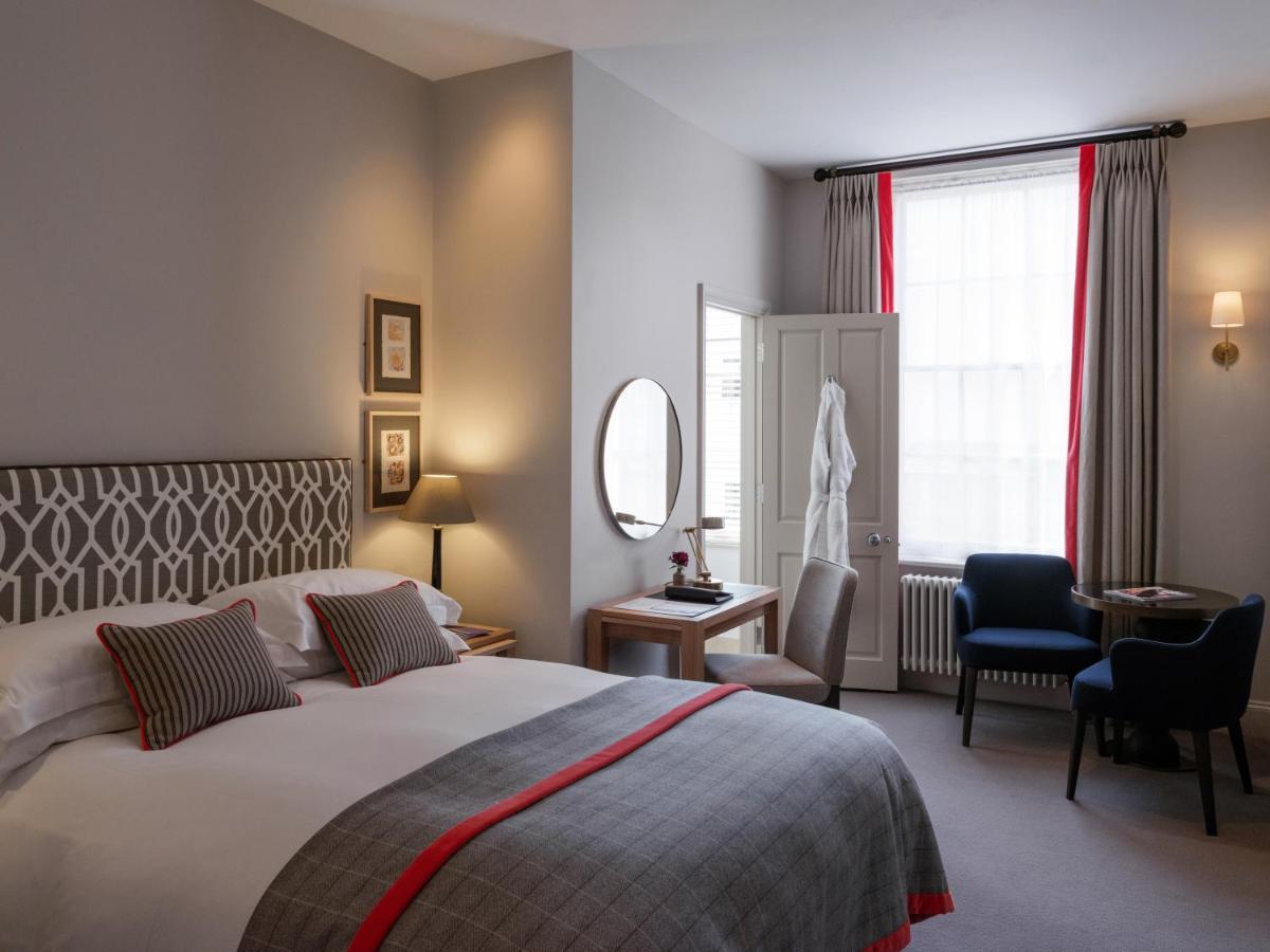 Old Bank Hotel Оксфорд Екстер'єр фото A bedroom at The Mitre