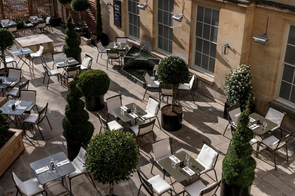 Old Bank Hotel Оксфорд Екстер'єр фото The courtyard at the hotel