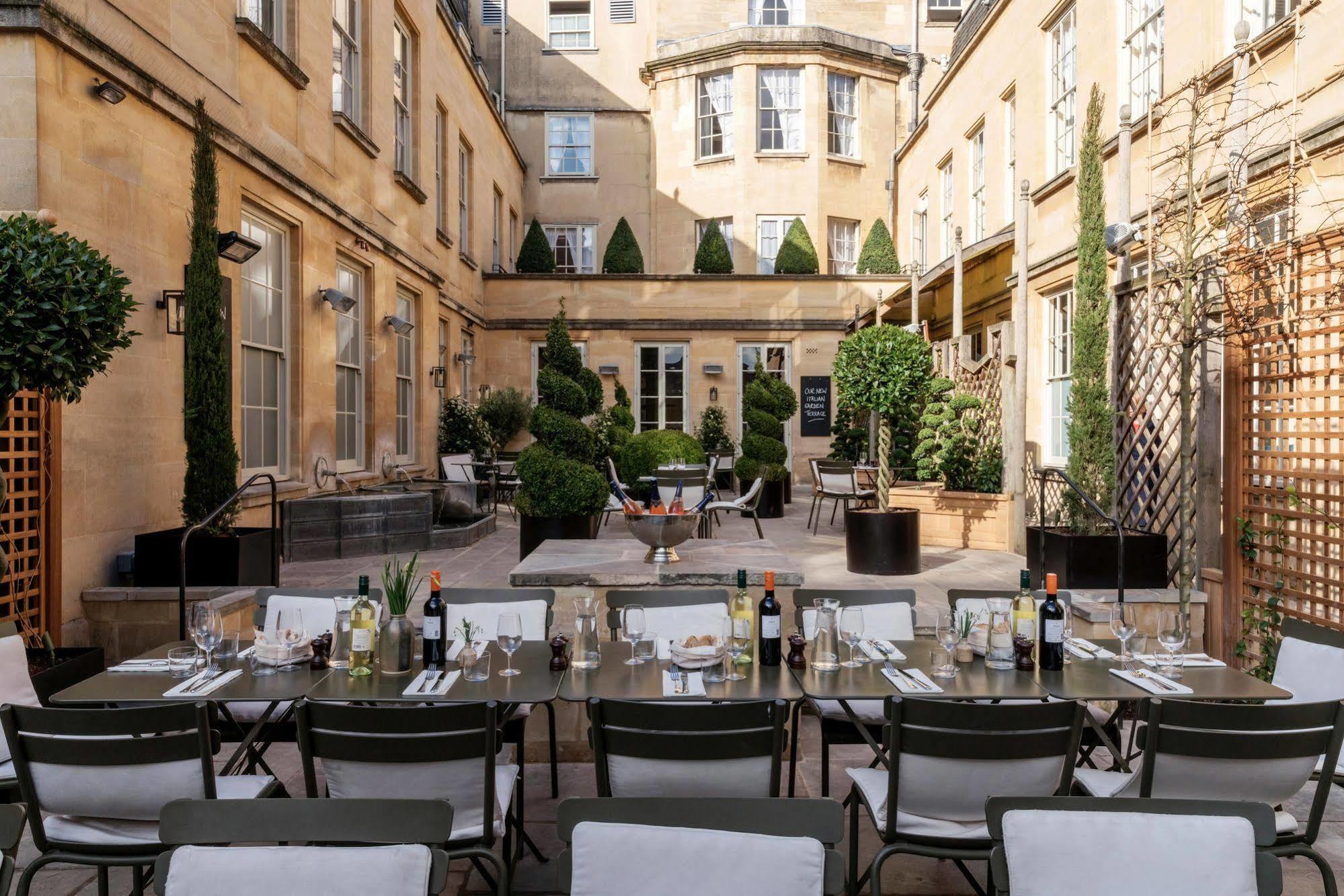 Old Bank Hotel Оксфорд Екстер'єр фото The courtyard at the hotel