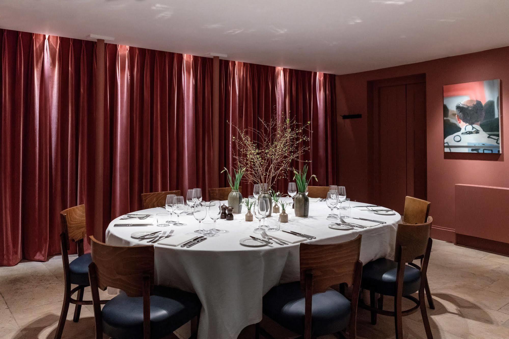 Old Bank Hotel Оксфорд Екстер'єр фото The dining room at the 2012 Olympic Village